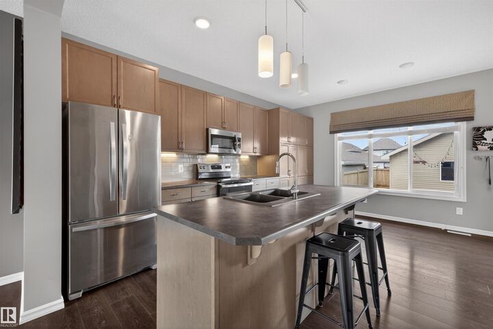 Property Photo:  828 36 Avenue NW  AB T6T 1A1 