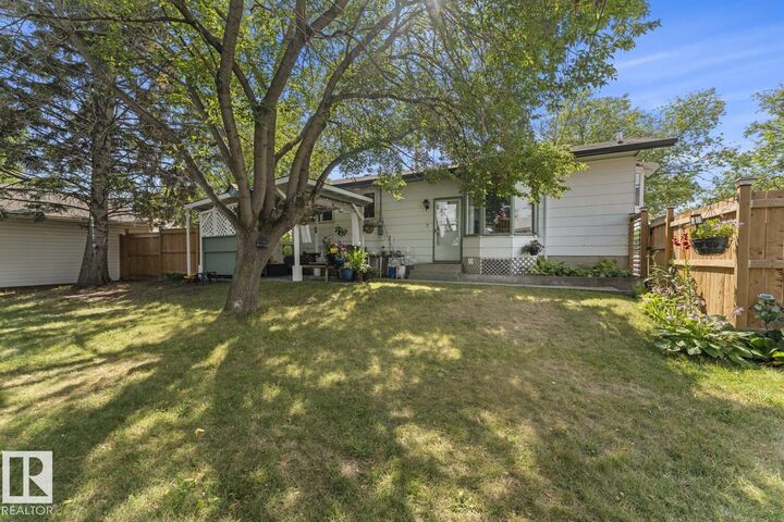Property Photo:  4518 51 Avenue  AB T9M 1Z1 