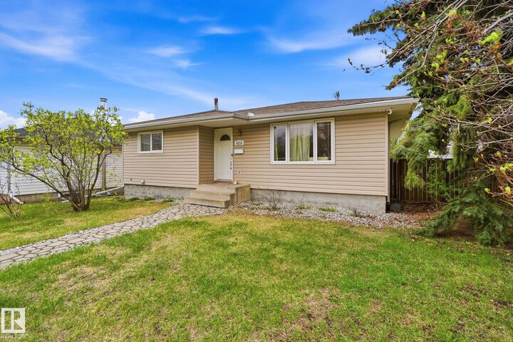 Photo de la propriété:  6219 134 Avenue NW  AB T5A 0L7 