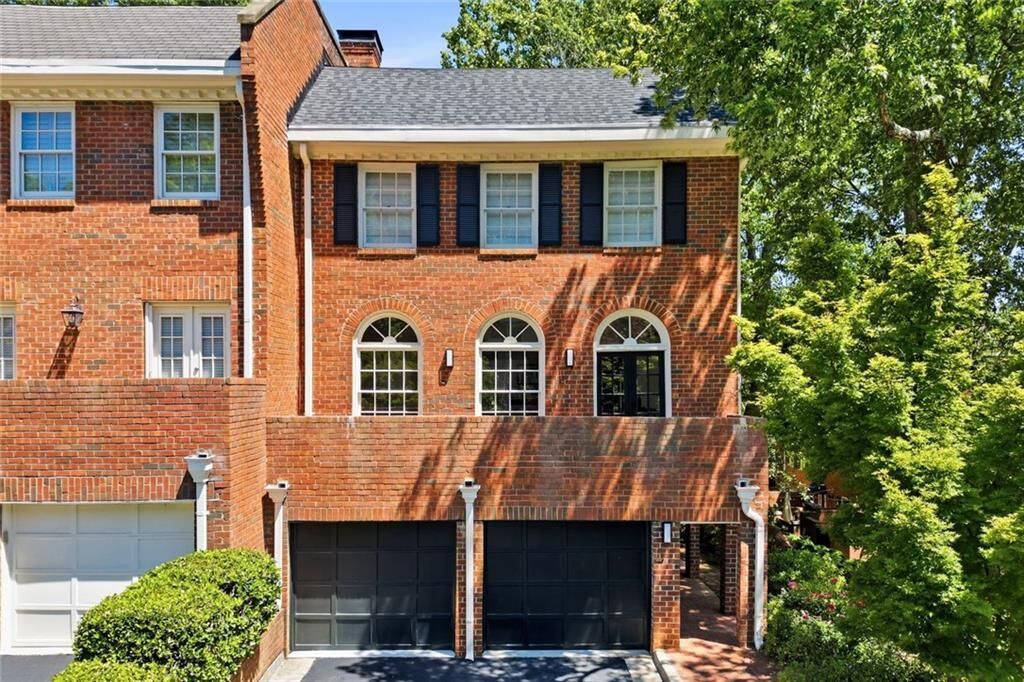 Property Photo: 425 Jefferson Circle NE GA 30328