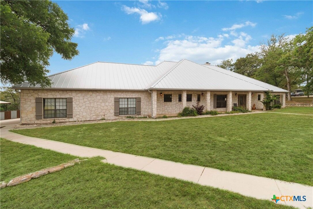 Property Photo:  233 Twin Oaks Drive  TX 78121 