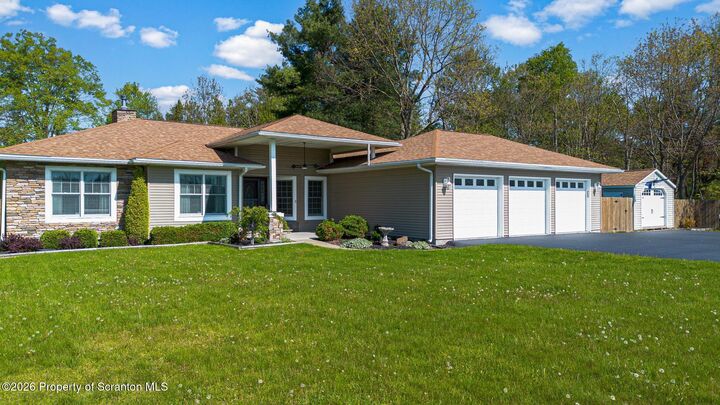 Property Photo:  31 Wright Way  PA 18446 