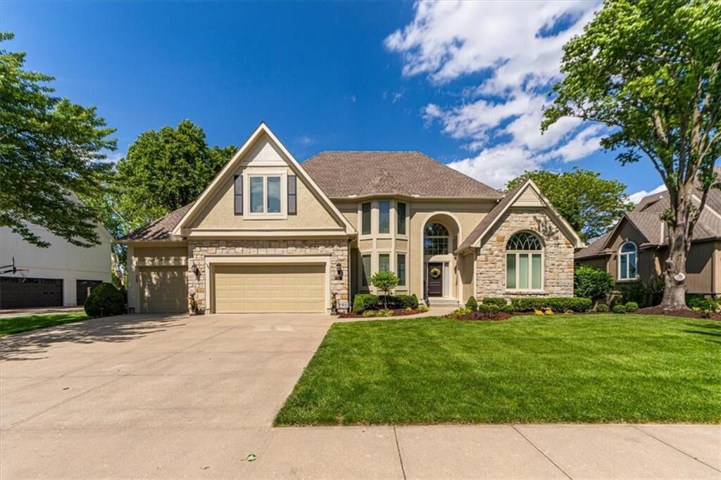 Property Photo: 12863 Westgate Street KS 66213