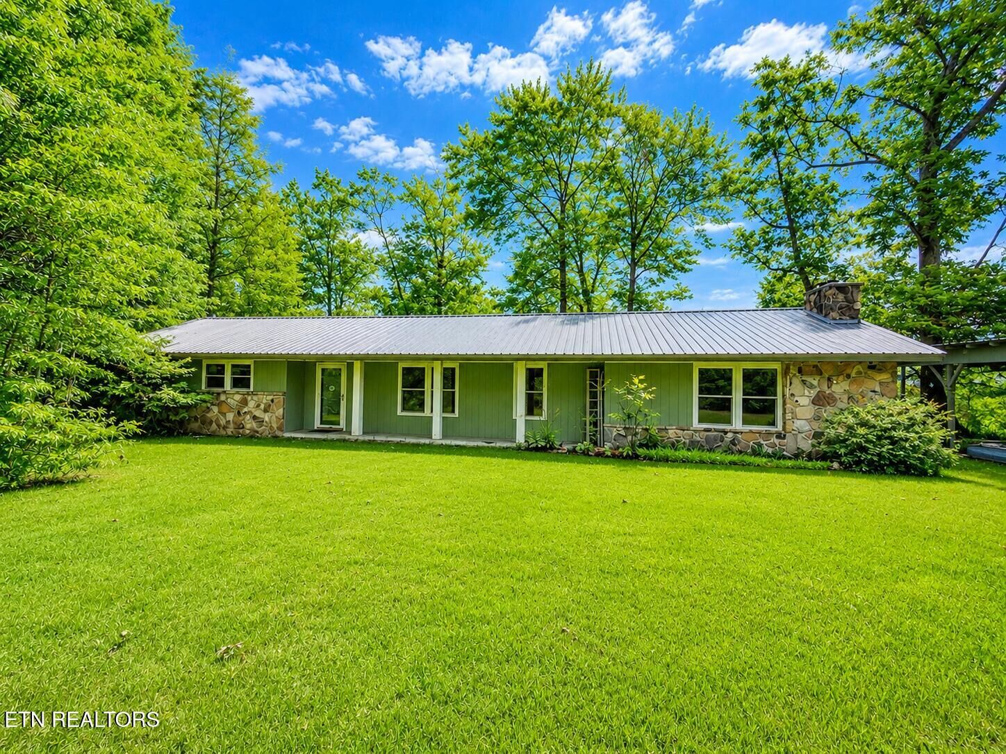 Property Photo:  505 Crest Rd  TN 37738 