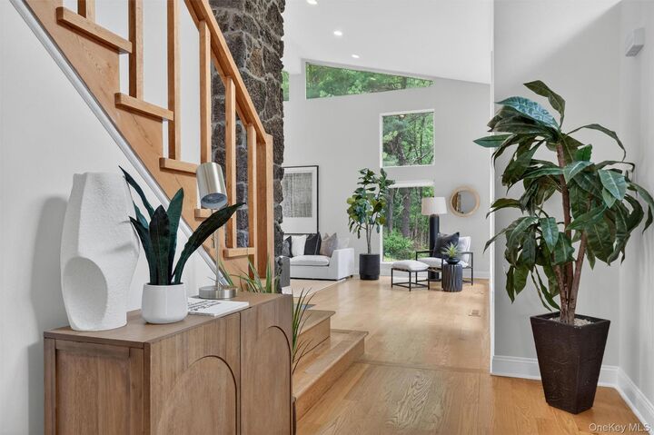 Property Photo:  8 Pine Tree Lane  NY 10924 