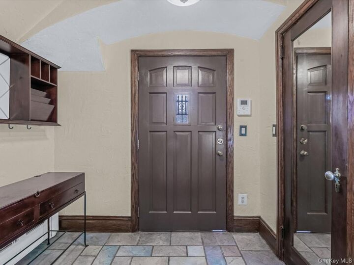 Property Photo:  16 Kenilworth Road  NY 11501 
