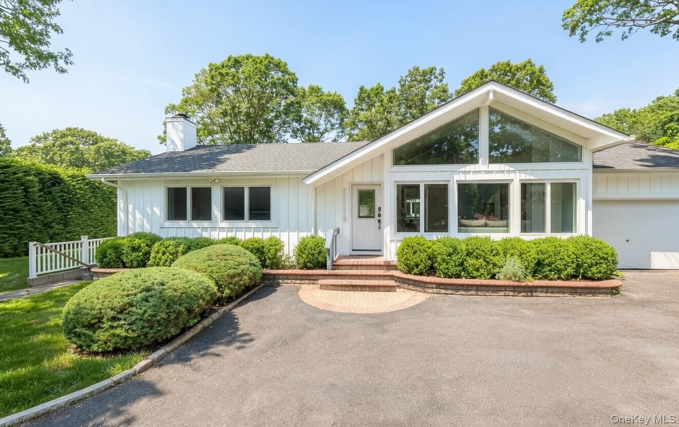 Property Photo:  18 Squires Avenue  NY 11942 