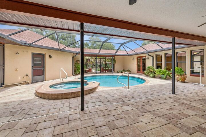 Property Photo:  1041 Country Lake Circle  FL 33898 