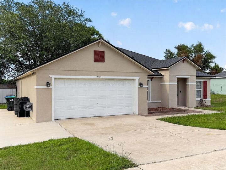 Property Photo:  7821 Falabella Court  FL 32818 