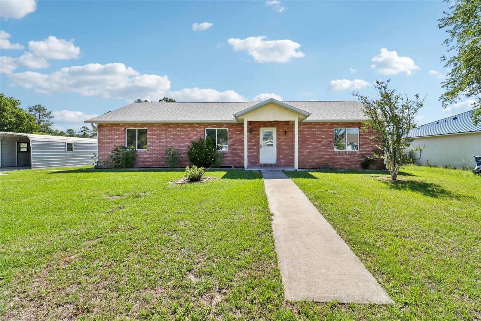 Property Photo: 985 10th Avenue FL 32724