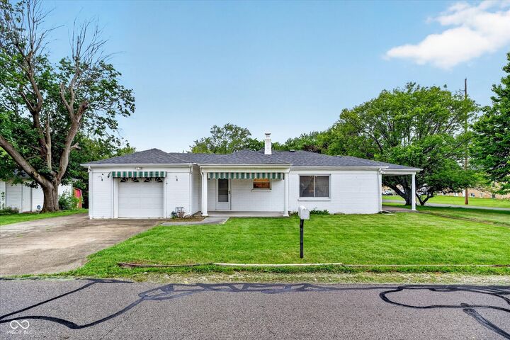 Property Photo:  1921 E 10th Street  IN 46012 