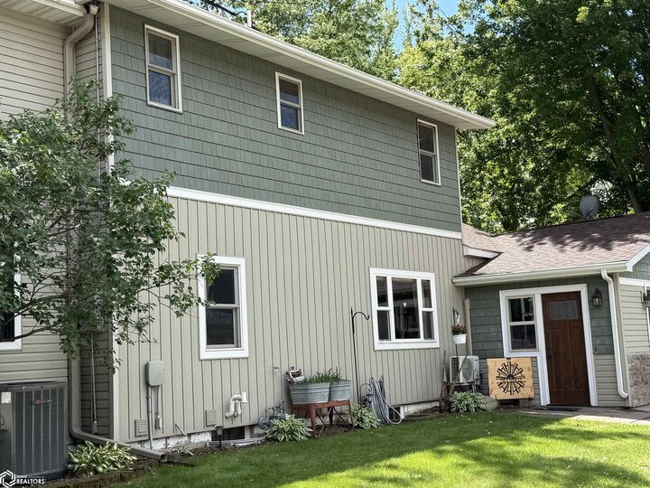 Property Photo: 715 S 12th Street IA 50428