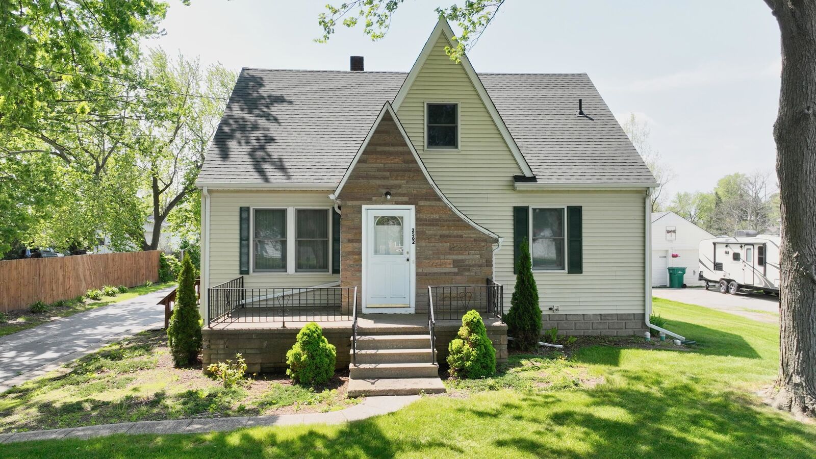 Property Photo:  2562 Midland Road  MI 48706 