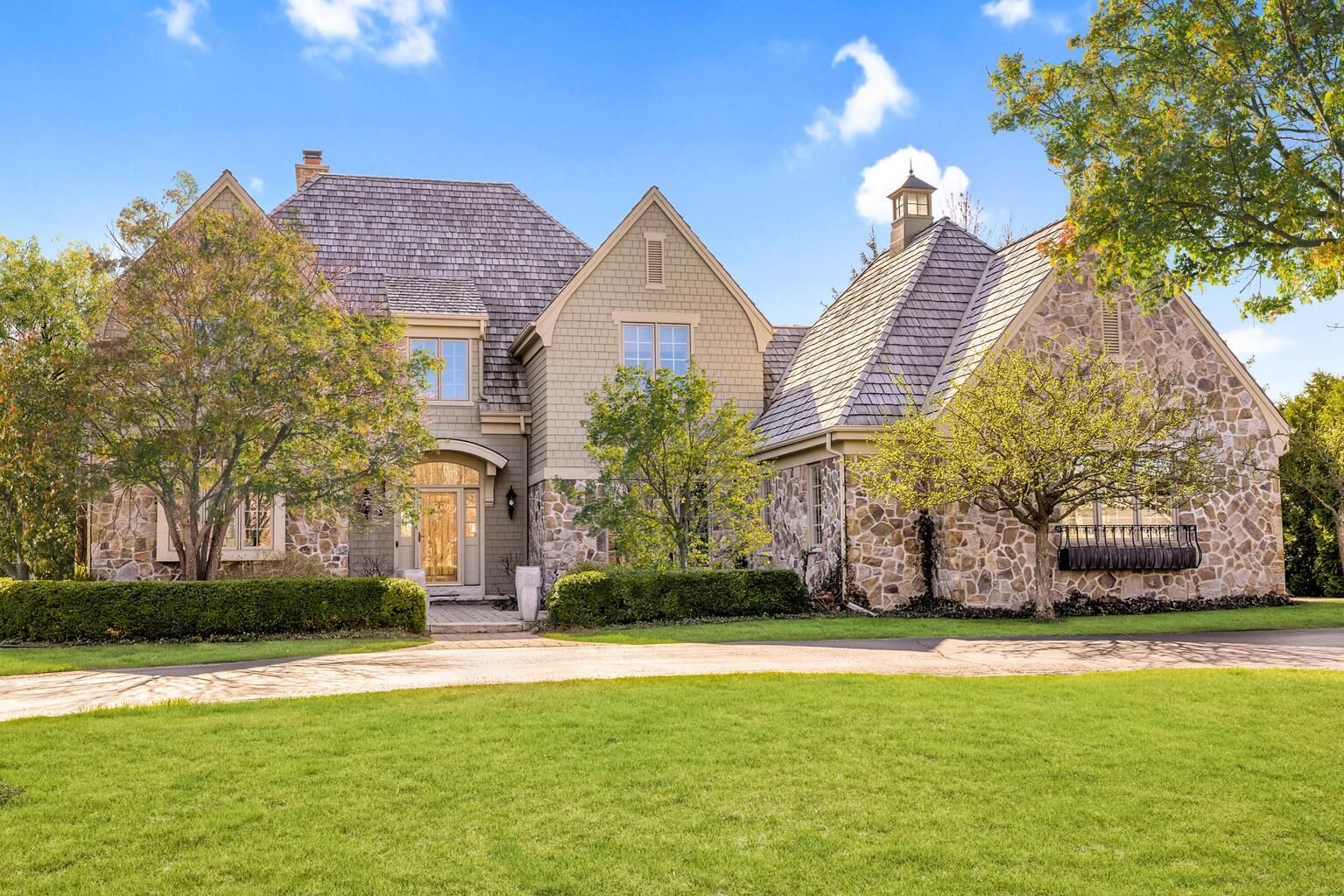 Property Photo:  11560 N Canterbury Dr   53092 