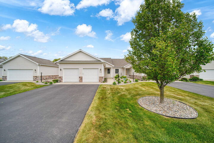 Property Photo: 4015 Eastbridge Circle MI 49285