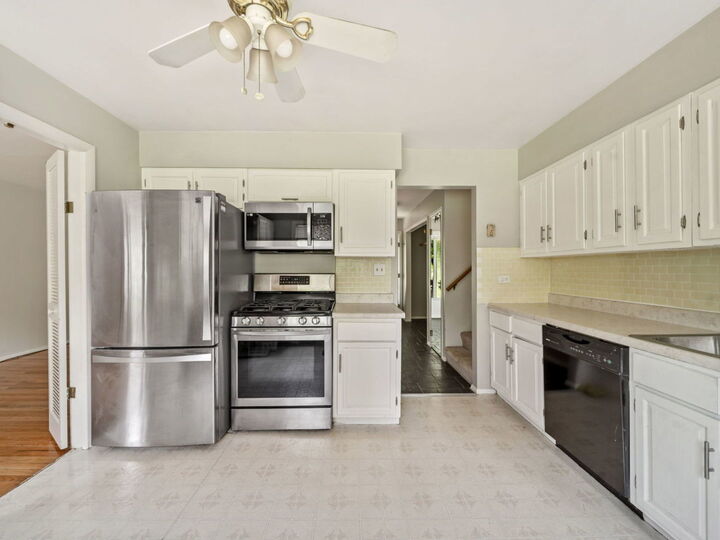Property Photo:  189 S Park Boulevard  IL 60137 