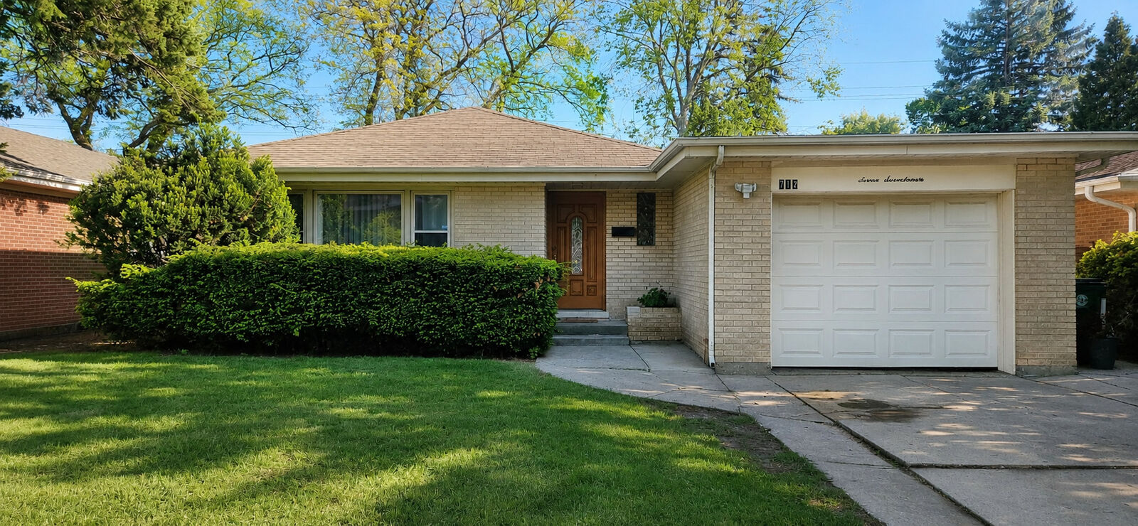 Property Photo:  717 Oakton Street  IL 60068 