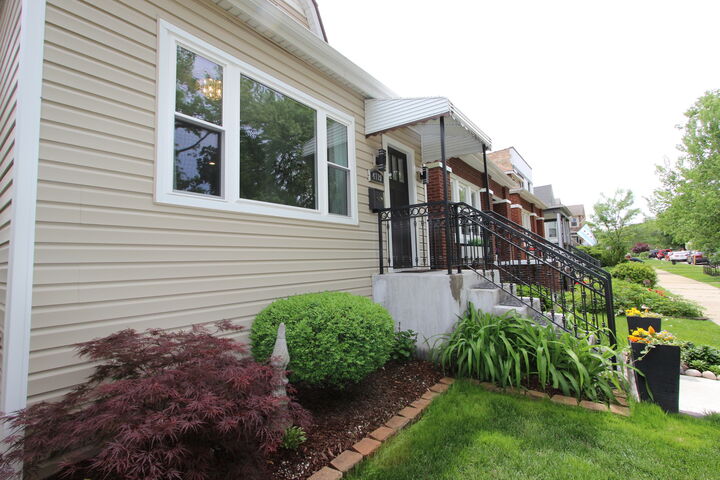 Property Photo:  4719 W Warwick Avenue  IL 60641 