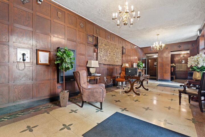Property Photo:  6700 S Crandon Avenue 6C  IL 60649 