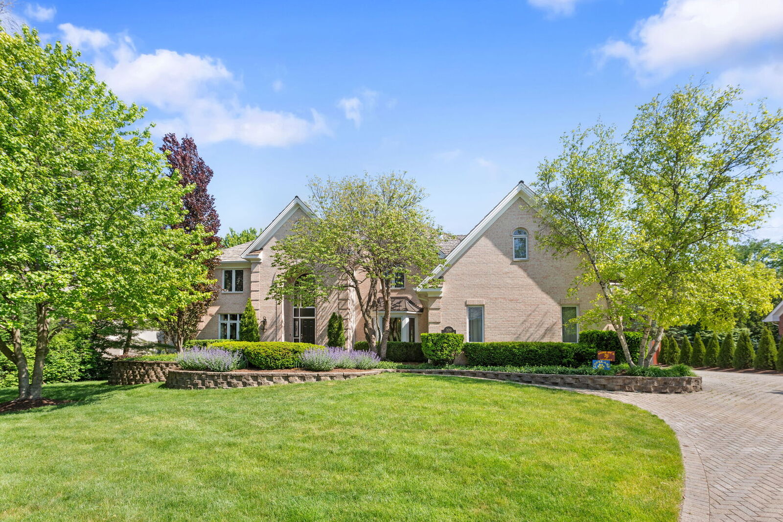 Property Photo: 320 Camelot Lane IL 60048