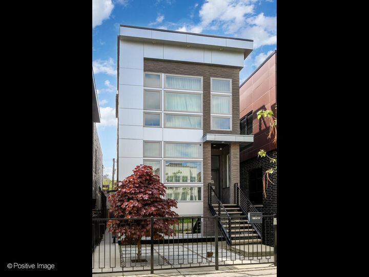 Property Photo:  2125 W Erie Street  IL 60612 