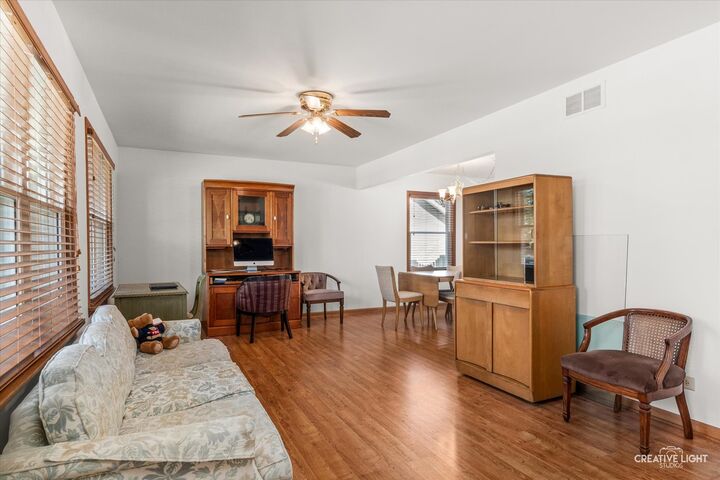 Property Photo: 606 Otter Way IL 60543