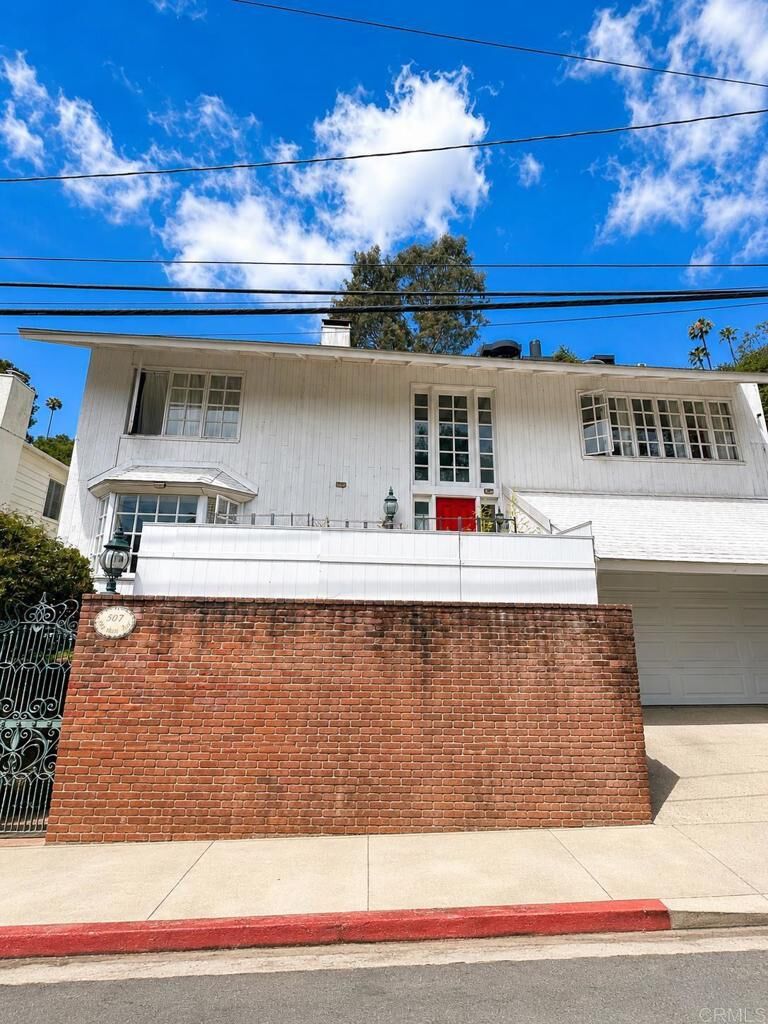 Property Photo:  507 W Rustic Rd  CA 90402 