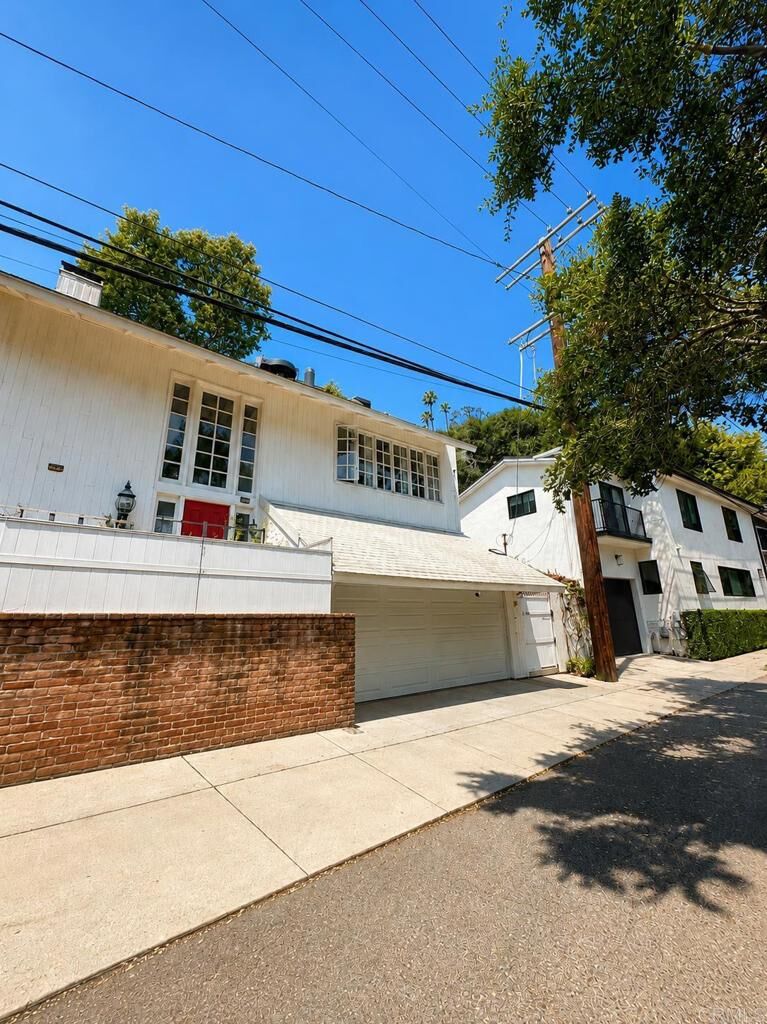 Property Photo:  507 W Rustic Rd  CA 90402 