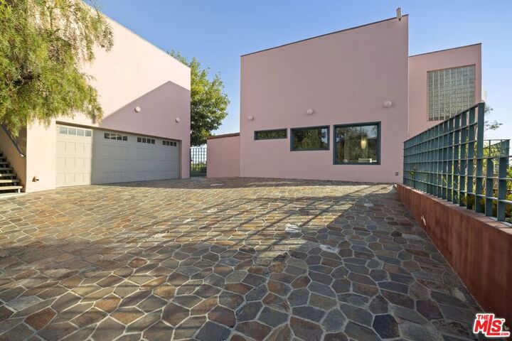 Property Photo:  2980 Hollyridge Drive  CA 90068 
