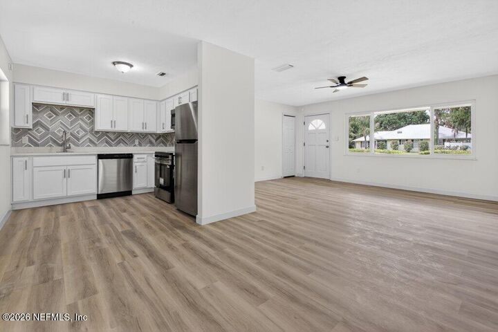 Property Photo: 133 Magnolia Avenue E FL 32131
