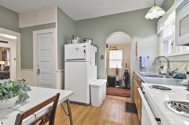 Property Photo:  865 Farrar Street  MI 49601 