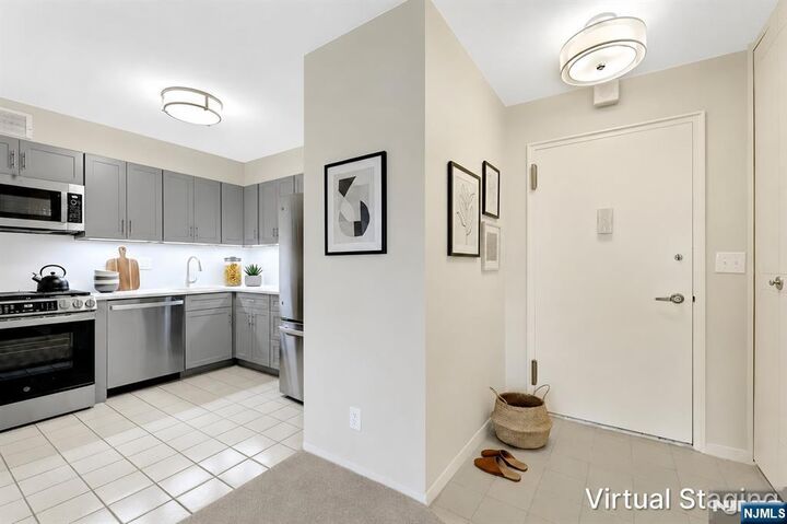Property Photo:  2000 Linwood 14 0  NJ 07024 