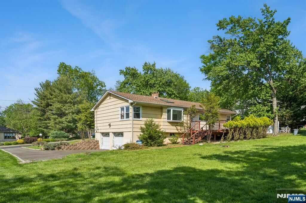 Property Photo:  12 Clover Court  NJ 07009 