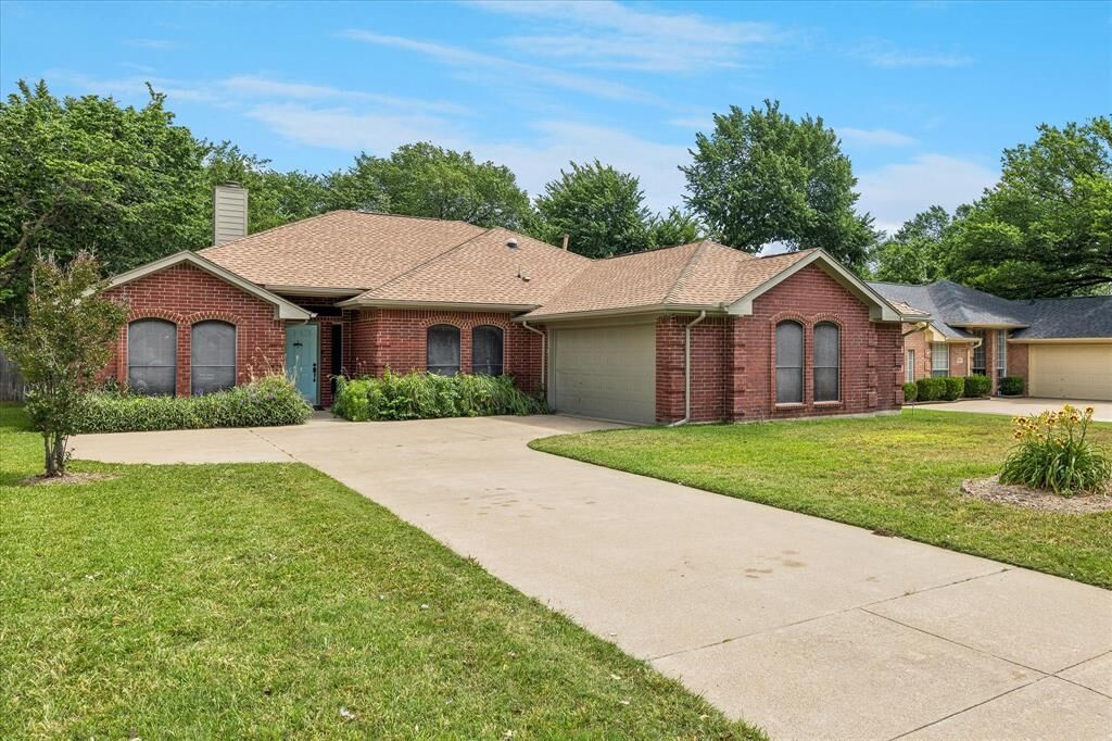 Property Photo:  1263 Wendy Court  TX 76060 