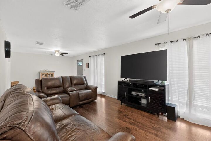 Property Photo:  8927 Beckley View Avenue  TX 75232 