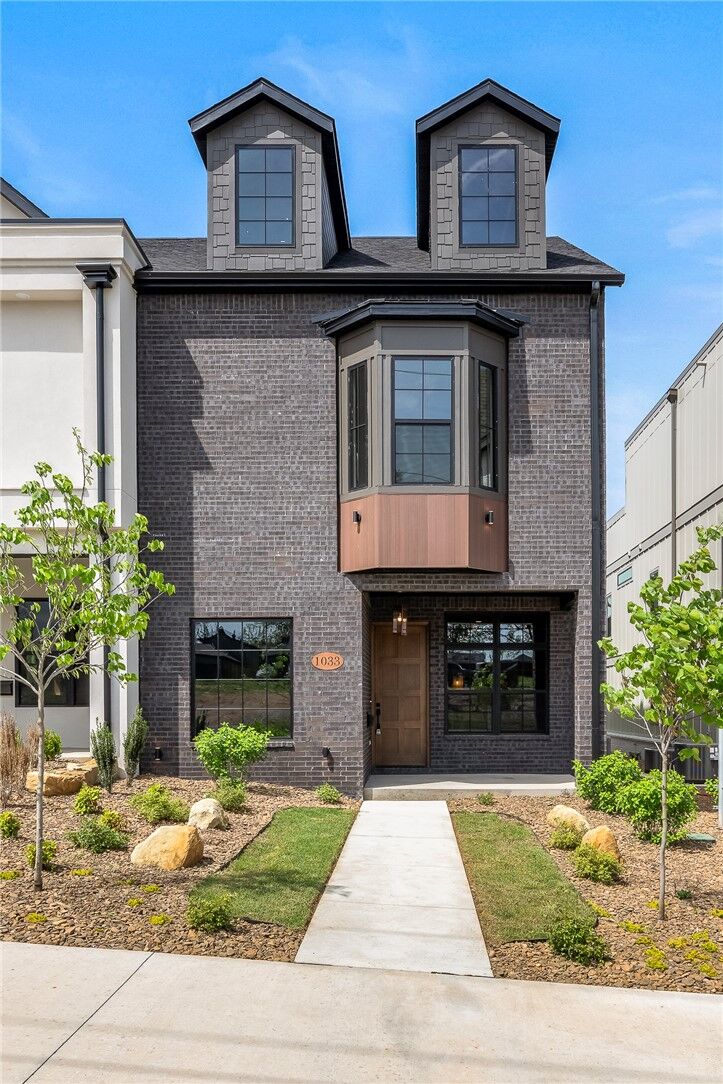 Property Photo:  1033 NW A Street  AR 72712 
