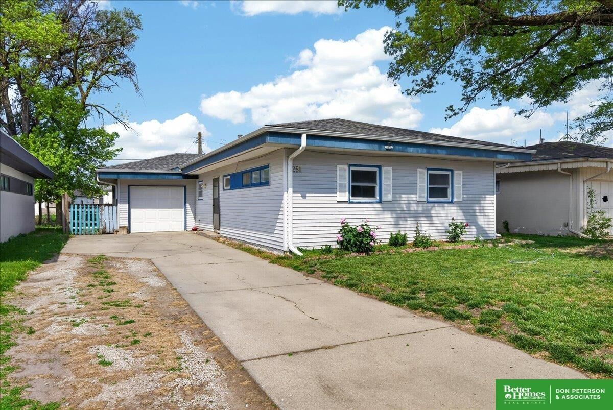 Property Photo:  251 N Lincoln Avenue  NE 68025 