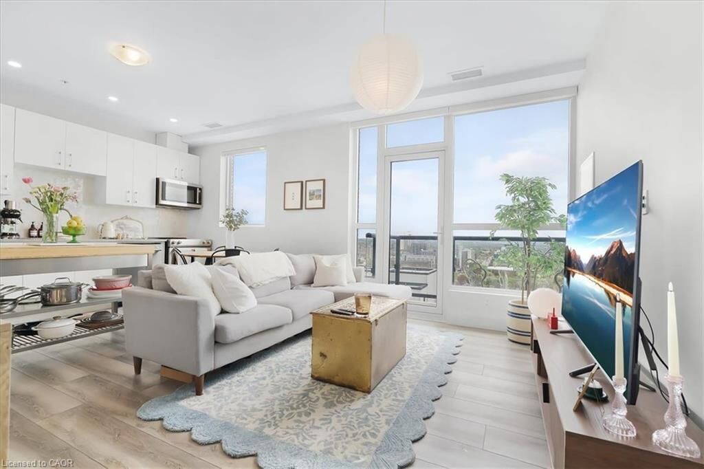 Property Photo:  104 Garment Street 2103  ON N2G 0C8 