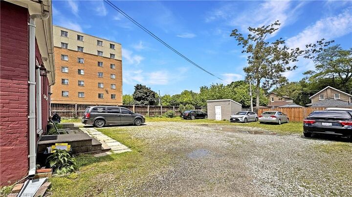 Property Photo:  273 Brant Avenue  ON N3T 3J6 