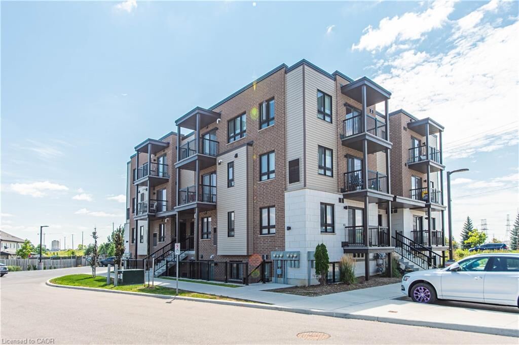 Property Photo: 1331 Countrystone Drive B9 ON N2N 3R9
