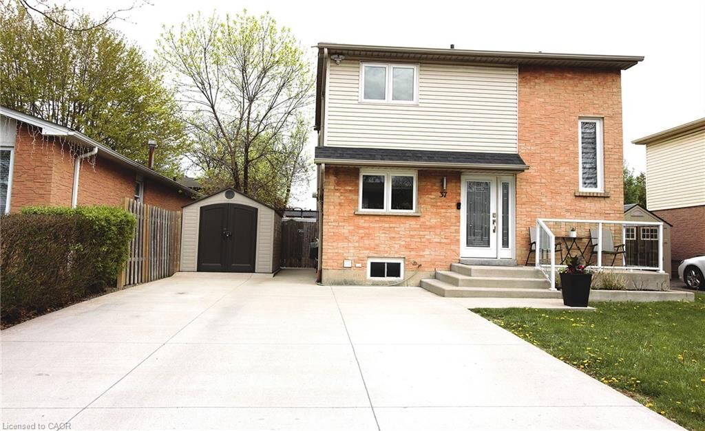 Property Photo:  37 Brewster Street  ON L8T 4R6 