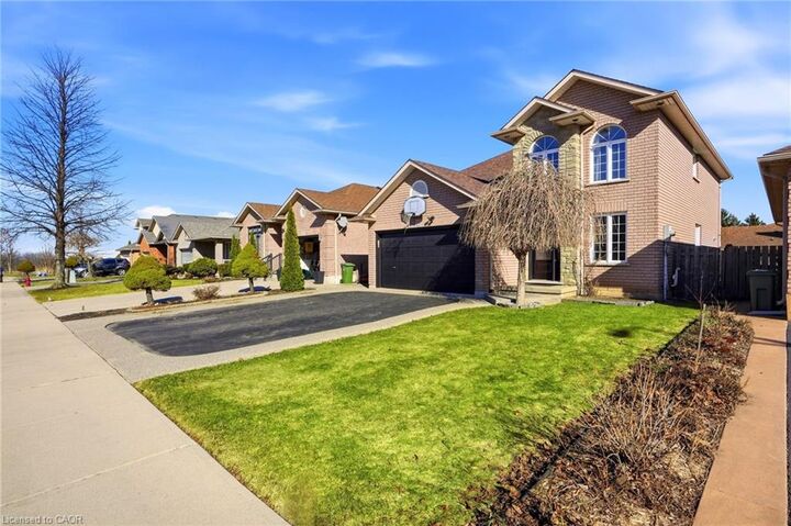 Property Photo:  19 Konstantine Court  ON L9B 2T3 