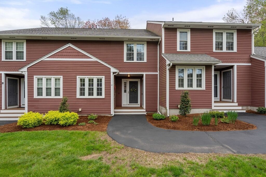 Property Photo:  6 Laurelwood Dr 6  MA 01747 