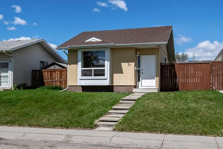 Property Photo: 27 Aberdare Crescent NE AB T2A 6T5