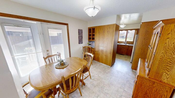 Property Photo:  85 Cayuga Crescent W  AB T1K 5H4 