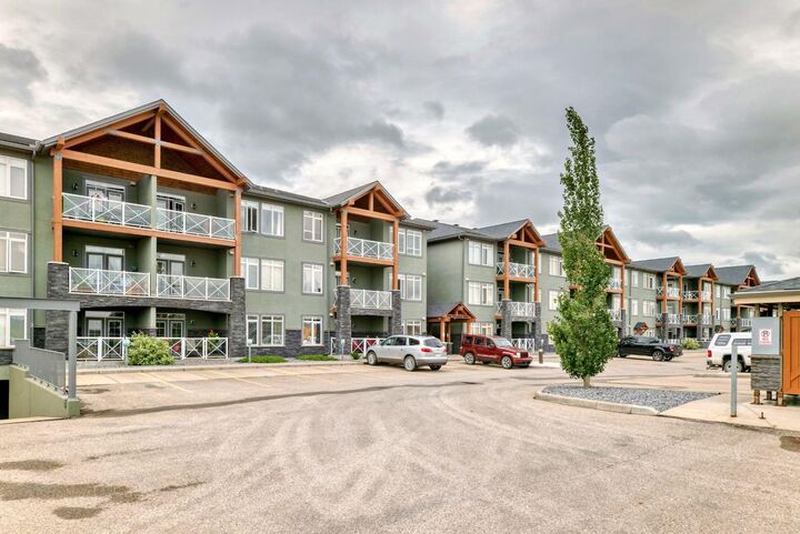 1005B Westmount Drive 111 — photo 1