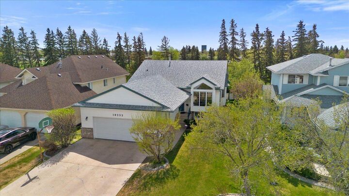 Property Photo:  10233 114A Avenue  AB T8V 6Z4 