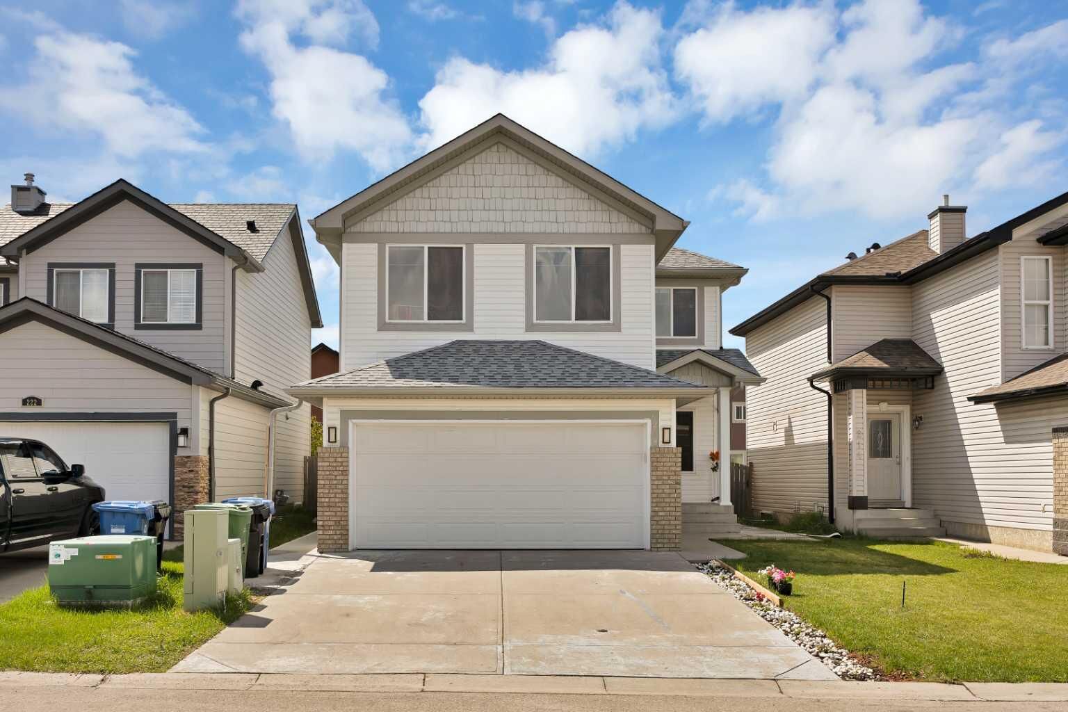 Property Photo:  218 Saddlefield Place NE  AB T3J 4Z3 