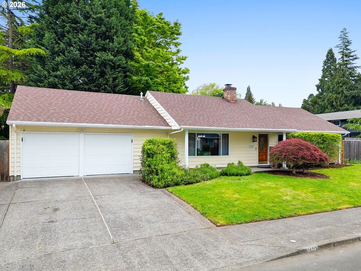 Property Photo: 7470 SW Hillcrest Pl OR 97008