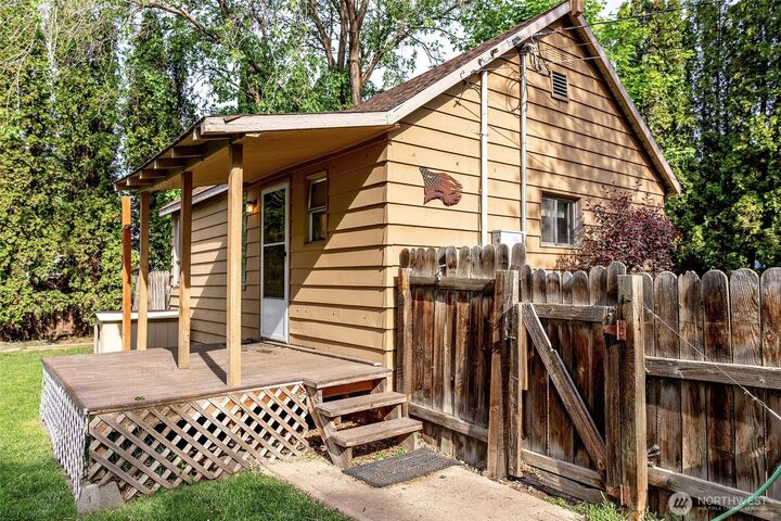 Property Photo:  208 W Second Avenue  WA 98934 